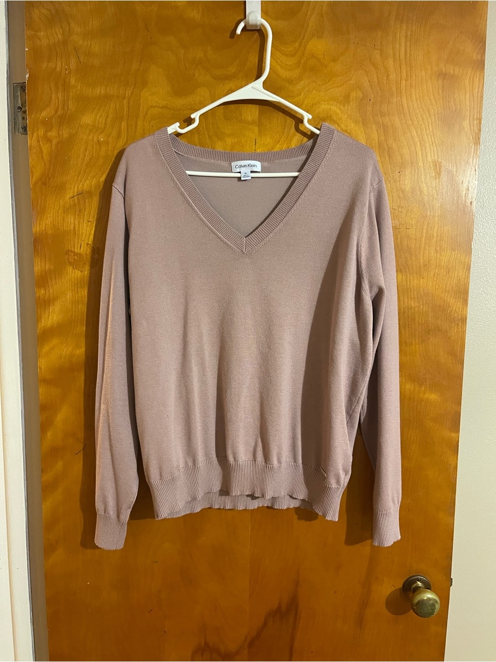 Calvin Klein Women's V-Neck Sweater in Mauve Pink